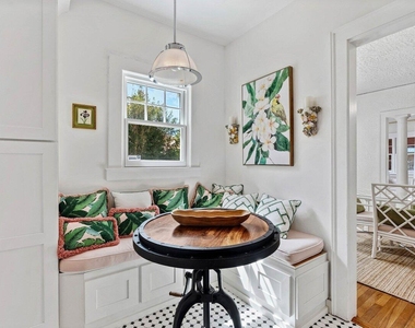 217 Se Coconut Avenue - Photo Thumbnail 4
