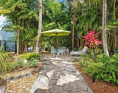 217 Se Coconut Avenue - Photo Thumbnail 27
