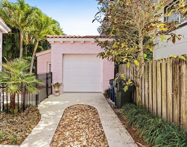 217 Se Coconut Avenue - Photo Thumbnail 8