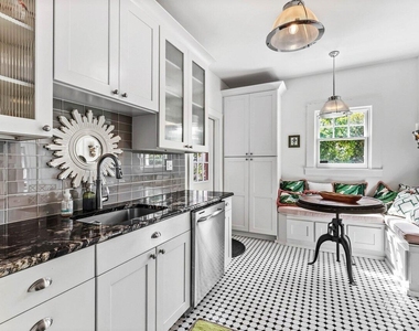 217 Se Coconut Avenue - Photo Thumbnail 16