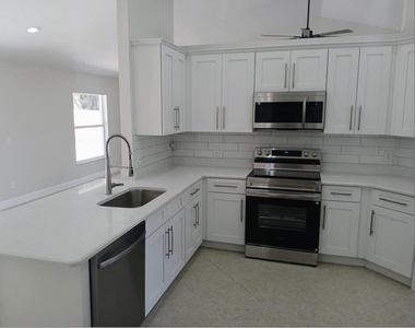 3450 Sw Martin Street - Photo Thumbnail 5