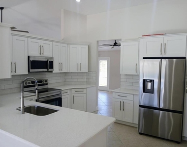 3450 Sw Martin Street - Photo Thumbnail 6