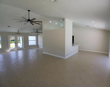 3450 Sw Martin Street - Photo Thumbnail 2