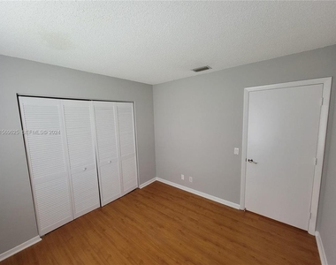 928 Falling Water Road - Photo Thumbnail 18