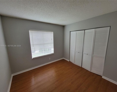 928 Falling Water Road - Photo Thumbnail 16