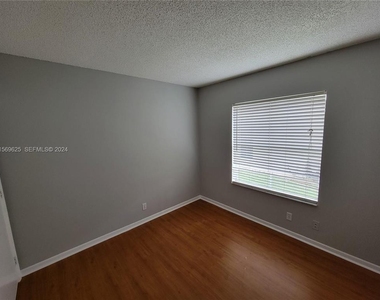 928 Falling Water Road - Photo Thumbnail 19