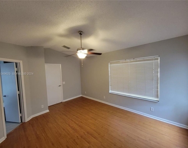 928 Falling Water Road - Photo Thumbnail 12