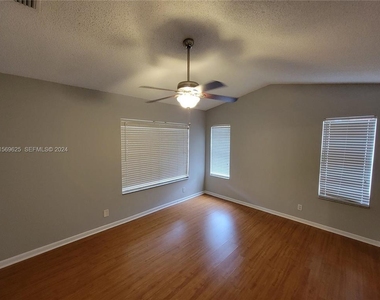 928 Falling Water Road - Photo Thumbnail 11