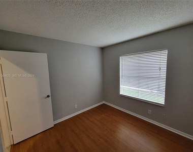 928 Falling Water Road - Photo Thumbnail 17