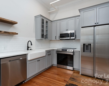 52 Union Street S - Photo Thumbnail 4