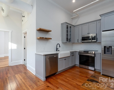 52 Union Street S - Photo Thumbnail 3