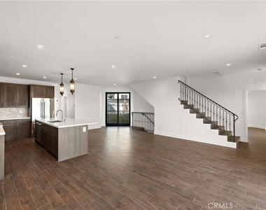 34191 San Mareno - Photo Thumbnail 4
