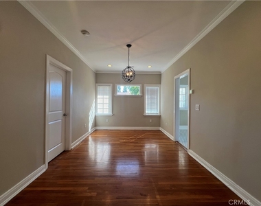 128 N Ivy - Photo Thumbnail 4