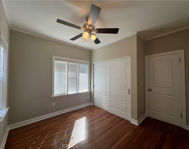 128 N Ivy - Photo Thumbnail 6