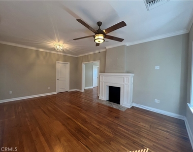 128 N Ivy - Photo Thumbnail 3