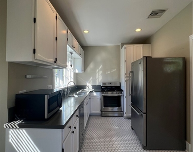 128 N Ivy - Photo Thumbnail 9