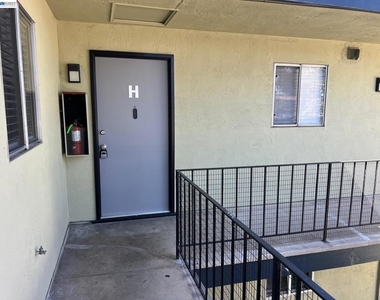36976 Mulberry St - Photo Thumbnail 2