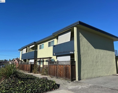 36976 Mulberry St - Photo Thumbnail 1