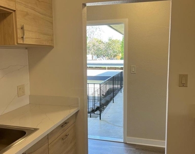 36976 Mulberry St - Photo Thumbnail 8