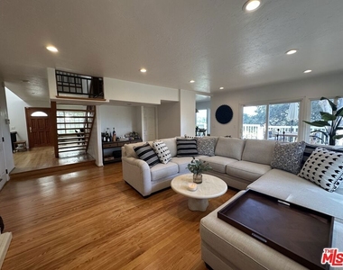 2846 Angelo Drive - Photo Thumbnail 8