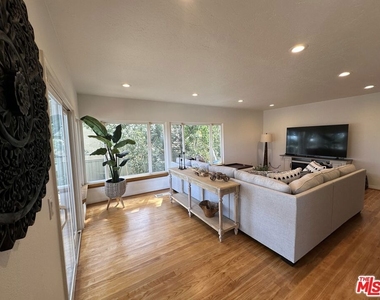 2846 Angelo Drive - Photo Thumbnail 2