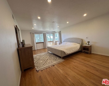 2846 Angelo Drive - Photo Thumbnail 14