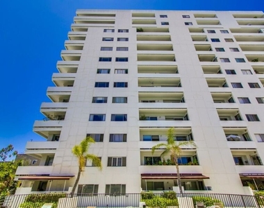 7250 Franklin Avenue - Photo Thumbnail 16