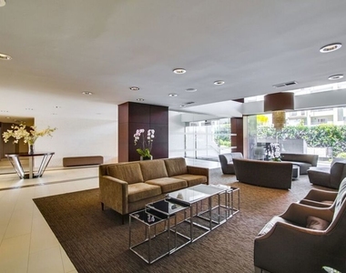 7250 Franklin Avenue - Photo Thumbnail 4