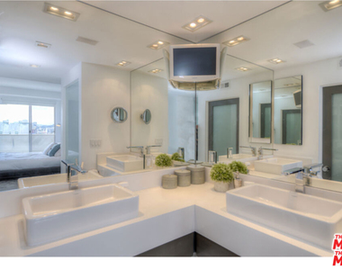 7250 Franklin Avenue - Photo Thumbnail 26