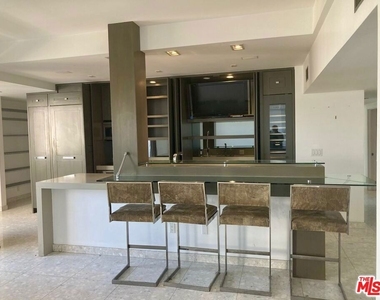 7250 Franklin Avenue - Photo Thumbnail 33