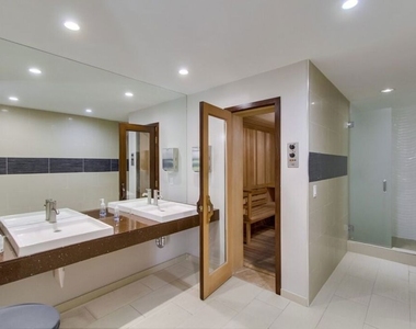 7250 Franklin Avenue - Photo Thumbnail 12