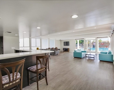 7250 Franklin Avenue - Photo Thumbnail 11