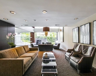 7250 Franklin Avenue - Photo Thumbnail 3