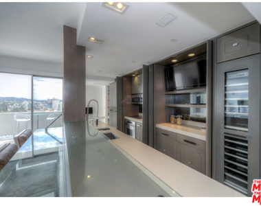 7250 Franklin Avenue - Photo Thumbnail 31