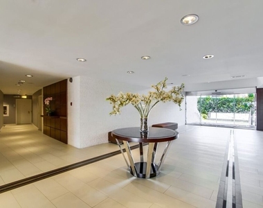 7250 Franklin Avenue - Photo Thumbnail 2