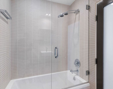 7250 Franklin Avenue - Photo Thumbnail 28