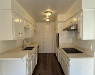 334 S Gramercy Place - Photo Thumbnail 1