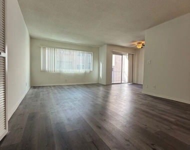 334 S Gramercy Place - Photo Thumbnail 2