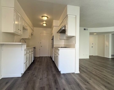 334 S Gramercy Place - Photo Thumbnail 1