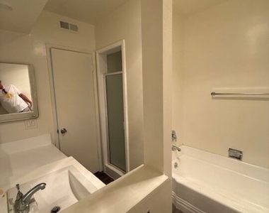 334 S Gramercy Place - Photo Thumbnail 7