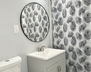 6795 N Paramount Boulevard - Photo Thumbnail 8