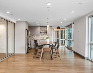 453 S Kenmore Avenue - Photo Thumbnail 10
