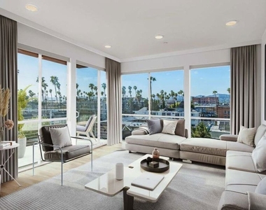 453 S Kenmore Avenue - Photo Thumbnail 11