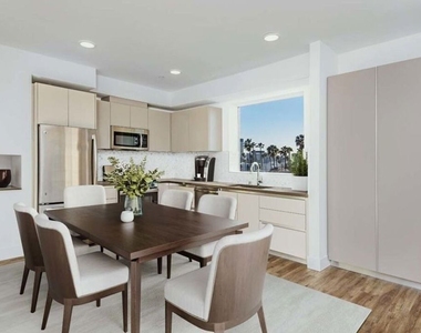 453 S Kenmore Avenue - Photo Thumbnail 6