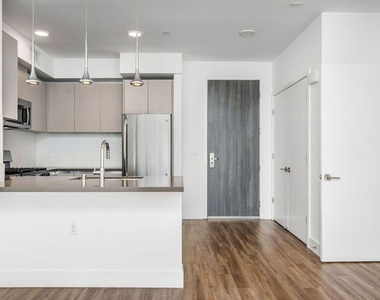 453 S Kenmore Avenue - Photo Thumbnail 11