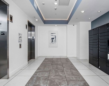 453 S Kenmore Avenue - Photo Thumbnail 2