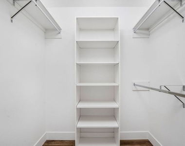 453 S Kenmore Avenue - Photo Thumbnail 13