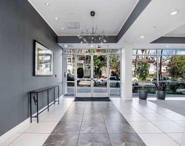 453 S Kenmore Avenue - Photo Thumbnail 17