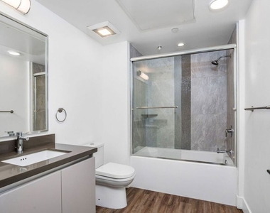 453 S Kenmore Avenue - Photo Thumbnail 11