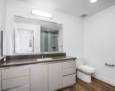 453 S Kenmore Avenue - Photo Thumbnail 14